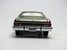 Load image into Gallery viewer, Greenlight Collectibles Artisan Collection 1976 Ford Gran Torino Metallic Vehicle (1: 18 Scale), Dark Green