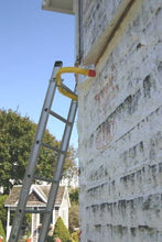 Load image into Gallery viewer, Qualcraft 2470 Corner Buddy Aluminum Ladder Stabilizer