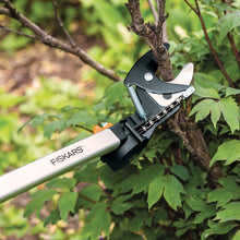 Load image into Gallery viewer, Fiskars ExtendableTree Pruning Stik Pruner