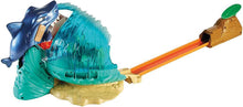 Load image into Gallery viewer, Hot Wheels FNB21 City Shark Beach Battle Play Set, Multicolour