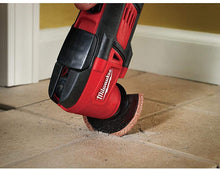 Load image into Gallery viewer, Milwaukee 2626-21CP M18 18-Volt Lithium-Ion Cordless Oscillating Multi-Tool Kit