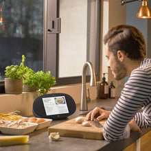 Load image into Gallery viewer, JBL Link View (Black) Voice-Activated Wireless Smart Speaker with HD Touch Screen