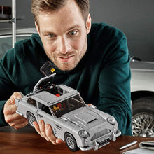 Load image into Gallery viewer, LEGO Creator Expert James Bond Aston Martin DB5 10262 Building Kit (1295 Pieces)