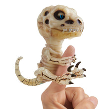 Load image into Gallery viewer, WowWee Fingerlings Untamed – Dire Wolf – Midnight (Black and Red) (Amazon Exclusive)