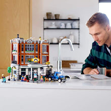 Load image into Gallery viewer, LEGO Creator Expert Corner Garage 10264 Building Kit (2569 Pieces)