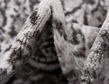 Load image into Gallery viewer, Traditional Vintage Area Rug