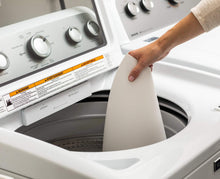 Load image into Gallery viewer, Duck Brand Solid Grip Easy Liner Shelf Liner for Wire Shelving with Clorox, Non-Adhesive, 20-Inch x 6-Feet, White