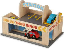 Load image into Gallery viewer, Melissa &amp; Doug Service Station Parking Garage