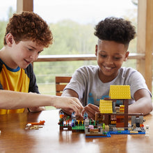 Load image into Gallery viewer, LEGO Minecraft The Farm Cottage 21144 Building Kit (549 Piece)