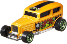 Load image into Gallery viewer, Hot Wheels 2020 Teenage Mutant Ninja Turtles 5 car Set .. .