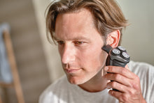 Load image into Gallery viewer, Philips Norelco Electric Shaver 3600 with Click-On Stubble Guard, S3560/88