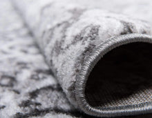 Load image into Gallery viewer, Traditional Vintage Area Rug