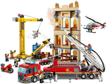 Load image into Gallery viewer, LEGO City Downtown Fire Brigade 60216 Building Kit (943 Pieces)