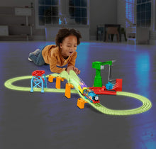 Load image into Gallery viewer, Thomas &amp; Friends Trackmaster Hyper Glow Night Delivery Playset