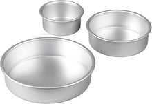 Load image into Gallery viewer, Wilton Performance Bakeware 3 Piece Round Pan Set