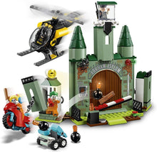 Load image into Gallery viewer, LEGO DC Batman: Batman and The Joker Escape 76138 Building Kit (171 Pieces)