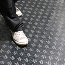 Load image into Gallery viewer, Rubber-Cal Diamond-Grip Floor Mat
