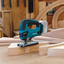 Load image into Gallery viewer, Makita LXT Lithium-Ion Cordless Metal Cutting Saw Kit 2