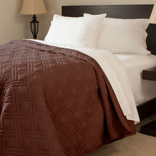 Load image into Gallery viewer, Lavish Home Solid Color Bed Quilt