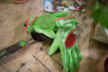 Load image into Gallery viewer, DIGZ 7652-23 Touch Screen Compatible fingertips, Medium Signature High Performance Women&#39;s Gardening Gloves and Work Glov