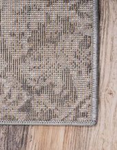 Load image into Gallery viewer, Traditional Vintage Area Rug