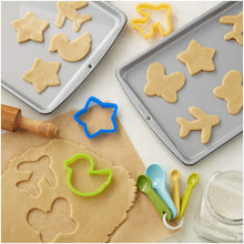 Load image into Gallery viewer, Wilton Recipe Right 3 Piece Cookie Pan Set