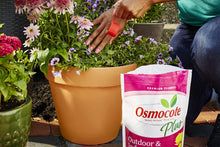 Load image into Gallery viewer, Osmocote Smart-Release Plant Food Plus Outdoor &amp; Indoor, 8 lbs