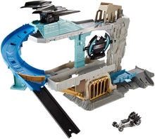 Load image into Gallery viewer, Hot Wheels DC Batcave Playset