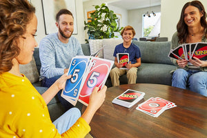 Mattel Games UNO: Classic Giant UNO, Multicolor