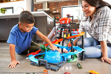 Load image into Gallery viewer, Hot Wheels Ultimate Gator Car