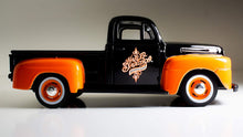 Load image into Gallery viewer, Maisto 1:24 W/B Harley Davidson 1948 Ford F1 Pick UP &amp; FLH Duo Glide 1958