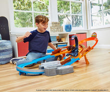 Load image into Gallery viewer, Hot Wheels Monster Trucks Scorpion Playset