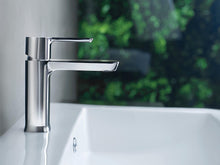Load image into Gallery viewer, Delta Faucet Modern Single-Handle Bathroom Faucet with Drain Assembly, Chrome 581LF-PP