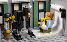 Load image into Gallery viewer, LEGO Creator Expert Assembly Square 10255 Building Kit (4002 Pieces)