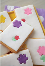 Load image into Gallery viewer, Wilton 710-2301 Decorator Preferred Fondant, 24-Ounce, White