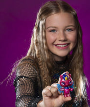 Load image into Gallery viewer, HATCHIMALS, Glow Up, 3-Inch Magic Dusk Collectible Figure with Glow-in-the-Dark Wings (Style May Vary)