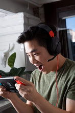 Load image into Gallery viewer, Turtle Beach Recon 70 White Gaming Headset for PlayStation 4 Pro, PlayStation 4, Xbox One, Nintendo Switch, PC, and Mobile - PlayStation 4