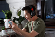 Load image into Gallery viewer, Turtle Beach Recon 70 White Gaming Headset for PlayStation 4 Pro, PlayStation 4, Xbox One, Nintendo Switch, PC, and Mobile - PlayStation 4