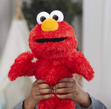 Load image into Gallery viewer, Sesame Street Love to Hug Elmo Talking