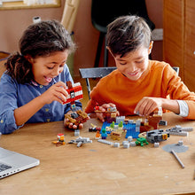 Load image into Gallery viewer, LEGO Minecraft The Pirate Ship Adventure 21152 Building Kit (386 Pieces)