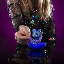 Load image into Gallery viewer, HATCHIMALS, Glow Up, 3-Inch Magic Dusk Collectible Figure with Glow-in-the-Dark Wings (Style May Vary)