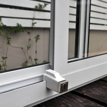 Load image into Gallery viewer, Dreambaby Breezz-Lock White