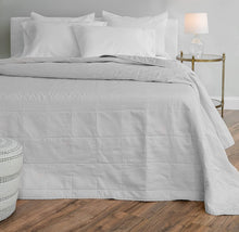 Load image into Gallery viewer, Welhome Relaxed Linen Cotton Percale Quilt