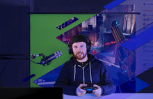Load image into Gallery viewer, Elgato Green Screen - Collapsible chroma key panel for background removal with auto-locking frame, wrinkle-resistant chroma-green fabric, aluminum hard case, ultra-quick setup and breakdown