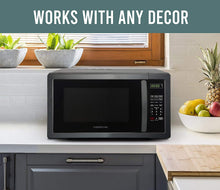 Load image into Gallery viewer, Farberware Classic FMO11AHTBKD 1.1 Cubic Foot 1000-Watt Microwave Oven
