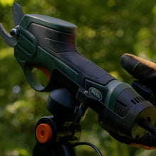 Load image into Gallery viewer, Scotts Outdoor Power Tools PR17216PS 7.2-Volt Lithium-Ion Cordless Rechargeable Power Pruner with Extension Pole, Green