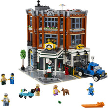 Load image into Gallery viewer, LEGO Creator Expert Corner Garage 10264 Building Kit (2569 Pieces)