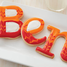 Load image into Gallery viewer, Wilton 409-7722 Cookie Flooding Decorating Kit