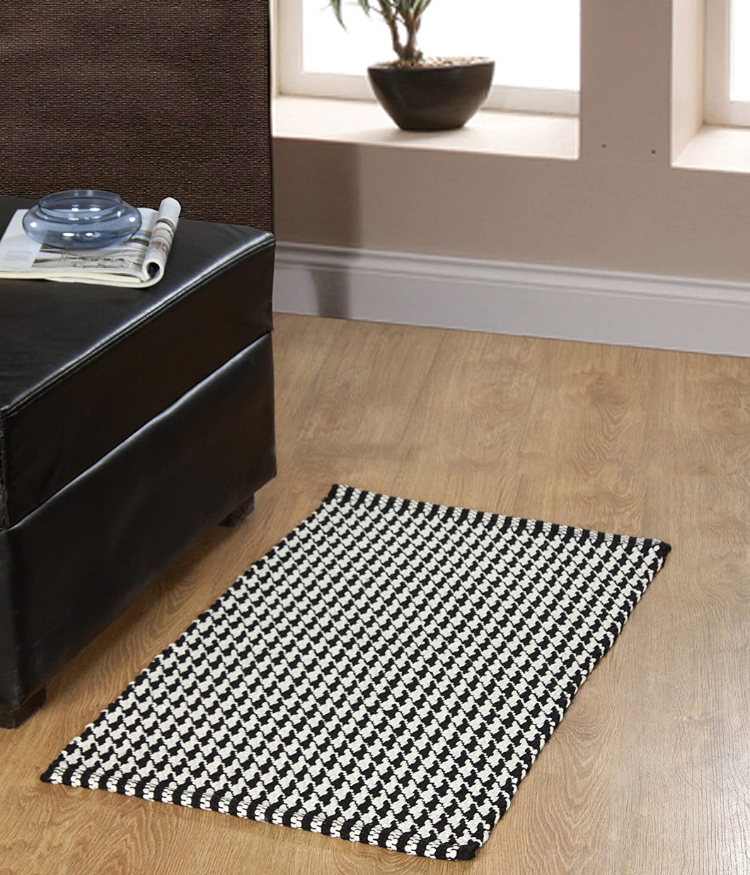 Chesapeake Portland Houndstooth 2Pc. Black Accent Rug Set (21