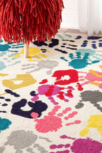 Load image into Gallery viewer, nuLOOM Pinkie Handprint Rug 4' 1" x 6' Multi Rectangle (ECCR15A-4106)